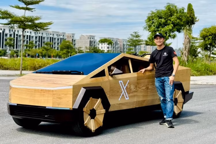 Gần đây, anh lại tiếp tục khiến cộng đồng mạng phải ngạc nhiên khi chế tạo thành công chiếc bán tải Tesla Cybertruck điện bằng gỗ. Đáng chú ý, lần chế tạo xe này không phải dành tặng gia đình như những lần trước mà anh đặc biệt làm chiếc xe lấy ý tưởng từ bán tải điện Cybertruck bằng gỗ để tặng CEO Tesla - ông Elon Musk.