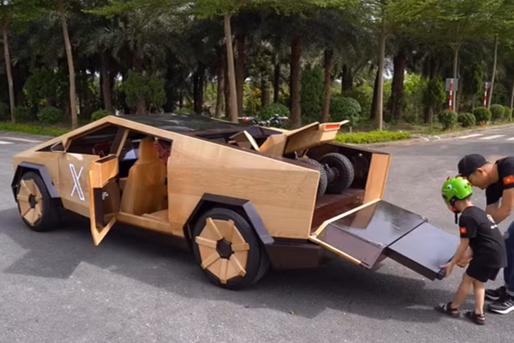 Không chỉ Elon Musk, một trong các tài khoản liên quan đến Tesla, SpringTesla, được tích xanh, phản hồi lại: "Như đã nói, ông Musk rất quan tâm đến những người sáng tạo nội dung thực sự, đặc biệt là liên quan đến Tesla. Làm tốt lắm!".