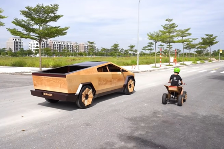 Đáng chú ý, một trang công nghệ nổi tiếng tên Ubergizmo có viết: "Ngoại thất nổi bật với chất liệu gỗ sáng màu, chắc chắn Tesla Cybertruck bằng gỗ là một sáng tạo độc đáo". Hay như Tạp chí ôtô của Mỹ là Torque News cũng thể hiện sự ngưỡng mộ trước tài năng của anh Đạo.