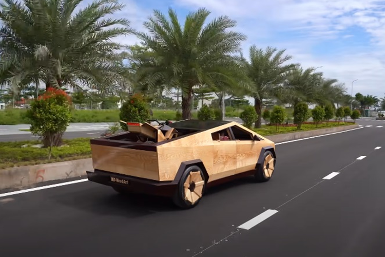 Tôi được biết rằng Tesla đã phải đối mặt với nhiều thách thức trong việc đưa Cybertruck ra đời thực. Tuy nhiên, tôi luôn vững tin vào tầm nhìn của ông và khả năng của Tesla. Tôi tin tưởng rằng chiếc xe đặc biệt này cuối cùng sẽ thành công.