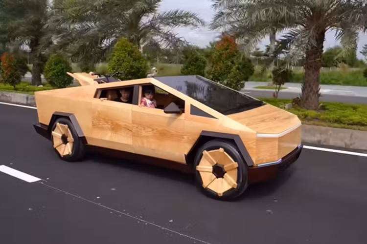 Trên tài khoản X ND-WoodArt, anh Đạo đã viết một bức thư cho CEO Tesla: "Ông Elon Musk thân mến, tôi là một người đam mê sáng tạo nội dung với tình yêu sâu sắc với những chiếc xe bằng gỗ và vô cùng ngưỡng mộ cả ông và Tesla".