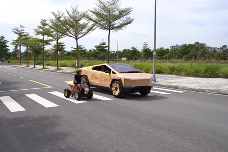 Video ghi lại cảnh chế tạo nên chiếc Cybertruck bằng gỗ của anh Đạo trên Youtube cũng nhận về khá nhiều lượt tương tác và bình luận. Nhiều người cũng bày tỏ sự ngưỡng mộ trước tài năng của anh Đạo. Sau khi video về quá trình chế tạo chiếc Tesla Cybertruck gỗ xuất hiện trên nhiều nền tảng, các trang báo nước ngoài cũng tìm hiểu và đưa tin về anh.