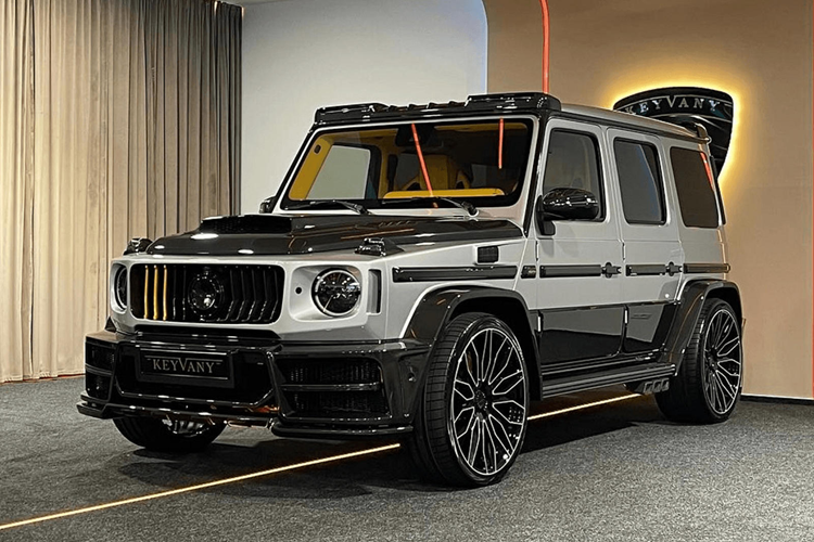 Dựa trên biến thể hiệu năng cao Mercedes-AMG G63 hạng sang, Keyvany đã bổ sung cho chiếc SUV này nhiều chi tiết ngoại thất để mở rộng thêm tính chất sang trọng và giảm bớt những đường nét hầm hố rắc chắc vốn có.