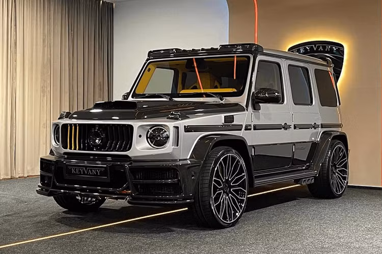 Dựa trên biến thể hiệu năng cao Mercedes-AMG G63 hạng sang, Keyvany đã bổ sung cho chiếc SUV này nhiều chi tiết ngoại thất để mở rộng thêm tính chất sang trọng và giảm bớt những đường nét hầm hố rắc chắc vốn có.