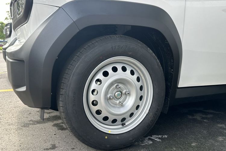 Với khách hàng mua xe thuê pin VF3, VinFast cung cấp chính sách thuê pin linh hoạt theo 3 mốc với chi phí hấp dẫn, tối ưu theo nhu cầu di chuyển đa dạng của từng khách hàng.