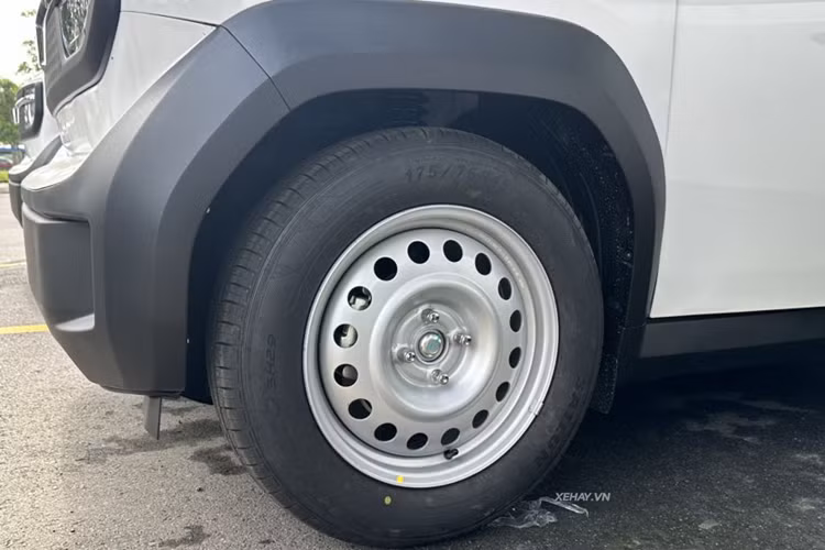 Với khách hàng mua xe thuê pin VF3, VinFast cung cấp chính sách thuê pin linh hoạt theo 3 mốc với chi phí hấp dẫn, tối ưu theo nhu cầu di chuyển đa dạng của từng khách hàng.