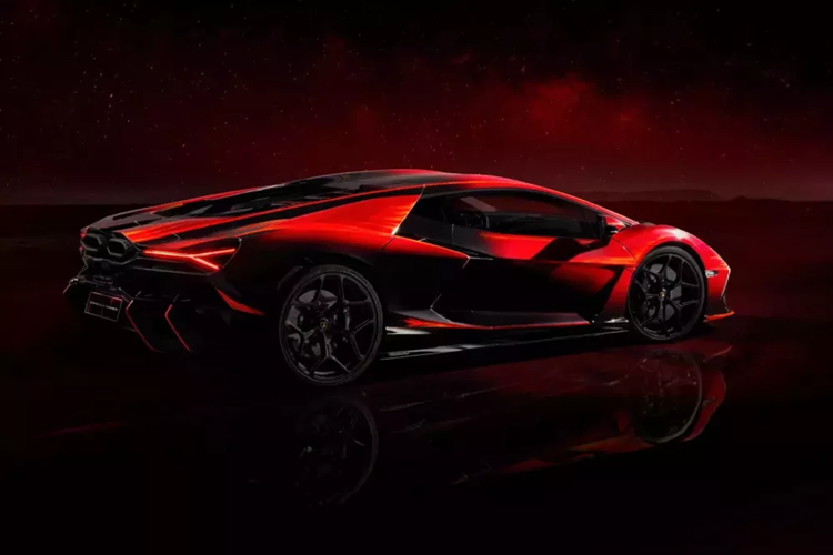 Tương tự các siêu phẩm chế tác độc bản khác, mức giá xe Lamborghini Revuelto Opera Unica không được công bố. Tại Việt Nam, siêu xe hybrid Lamborghini Revuelto được phân phối chính hãng với mức giá lên tới 44 tỷ đồng.