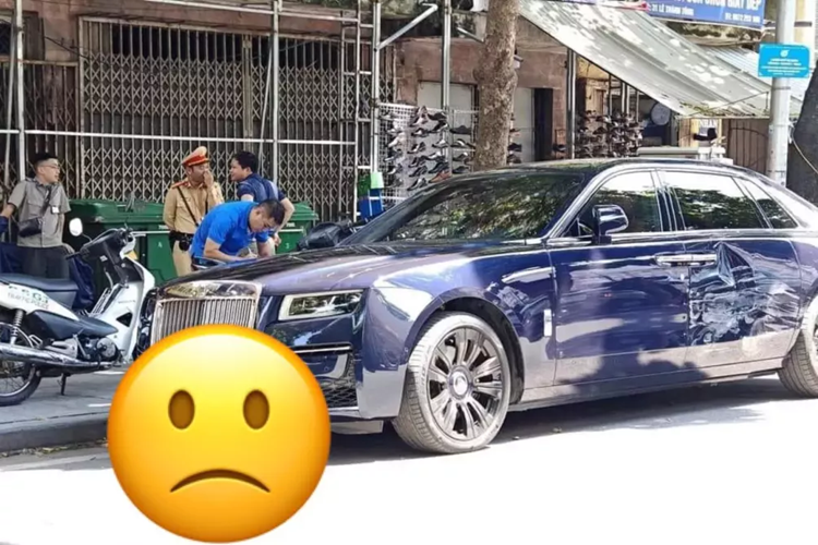 Hình ảnh chụp lại hiện trường vụ va chạm xe cho thấy, chiếc xe siêu sang Rolls-Royce Ghost bị tai nạn thiệt hại khá nặng, cửa sau, bên phía tài xế bị móp và xước khá nghiêm trọng, sau vụ va chạm, lực lượng chức năng đã có mặt tại hiện trường để giải quyết.