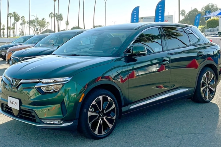 VinFast hiện chưa công bố lý do chính thức về việc giảm giá thuê xe VF8. Tuy nhiên, theo Carscoops, động thái này là một trong những nỗ lực nhằm tăng doanh số ở xứ cờ hoa.