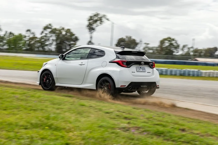 Lanh dao Toyota tin tuong dong co diesel-Hinh-2