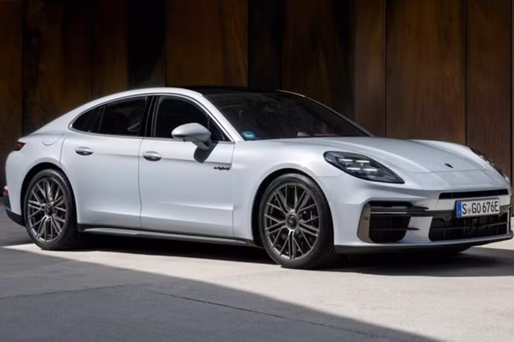 Khi ra mắt Panamera 2024 vào tháng 11 năm ngoái, hãng xe Đức cho biết mẫu coupe hạng sang này có tới 4 phiên Panamera Turbo S bản hybrid.