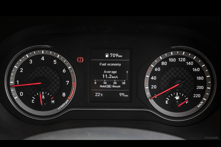 Không có gì ngạc nhiên khi điểm mới duy nhất ở khu vực bên sườn là vành la-zăng. Bộ vành này có thiết kế 4 chấu hoặc 5 chấu và phay xước 2 màu. Ở bản cao cấp, xe dự kiến sẽ dùng vành hợp kim 15 inch.