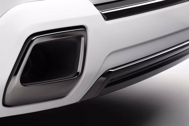 Khách hàng còn có thể đặt hàng nội thất Duality Twill hoàn chỉnh bằng vải thêu phức tạp kết hợp tới 2,2 triệu mũi khâu và 18 km chỉ. Chất liệu tinh tế này có thể trở nên ấn tượng hơn nữa với các màu sắc Bespoke táo bạo, nâng cao hơn nữa lớp hoàn thiện mới đáng chú ý này dành cho khách hàng của Black Badge.