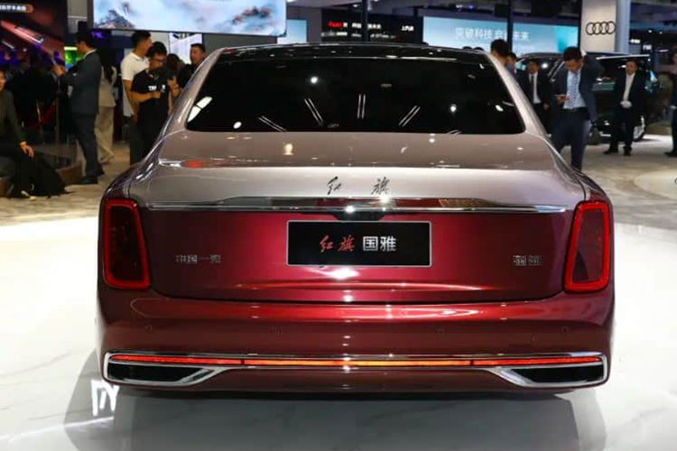 Ở phiên bản V6, xe có thể tăng tốc từ 0-100 km/h trong 4,8 giây. Con số tương ứng của phiên bản V8 là 4,3 giây. Tại thị trường Trung Quốc, Hồng Kỳ Guoya sẽ là đối thủ của những mẫu sedan hạng sang cỡ lớn như Mercedes-Benz S-Class, Audi A8 và BMW 7-Series.