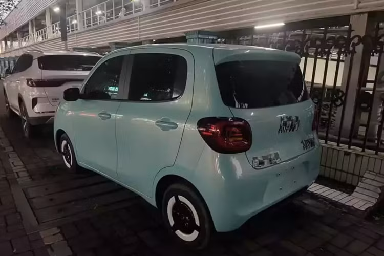 Với sự cạnh tranh ngày càng tăng trong phân khúc, thế hệ mới, đặc biệt là phiên bản năm cửa, có thể sẽ mang đến cho Mini EV động lực cần thiết. Chiếc xe này là một trong những sản phẩm bán chạy nhất của liên doanh SAIC-GM-Wuling. SAIC và General Motors tại Trung Quốc ngày càng phụ thuộc vào đơn vị này để bán hàng .