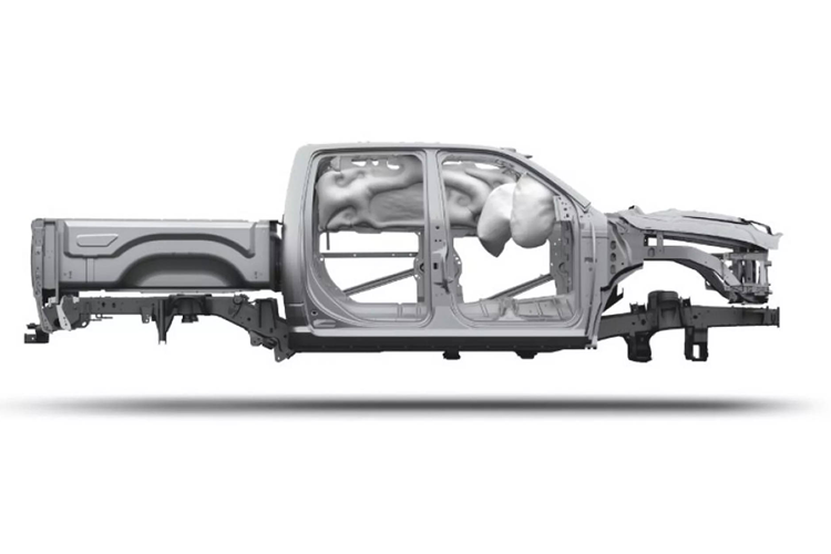 Tất cả các phiên bản của Ram 1200 sẽ trang bị động cơ xăng 4 xy-lanh 2.4L tăng áp sản sinh công suất 207 mã lực và mô-men xoắn cực đại 320 Nm, kết hợp với hộp số sàn 6 cấp hoặc số tự động 6 cấp. Tradesman và Bighorn dẫn động cầu sau, riêng Laramie cao cấp nhất được trang bị hệ dẫn động hai cầu.