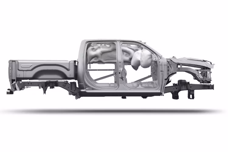 Tất cả các phiên bản của Ram 1200 sẽ trang bị động cơ xăng 4 xy-lanh 2.4L tăng áp sản sinh công suất 207 mã lực và mô-men xoắn cực đại 320 Nm, kết hợp với hộp số sàn 6 cấp hoặc số tự động 6 cấp. Tradesman và Bighorn dẫn động cầu sau, riêng Laramie cao cấp nhất được trang bị hệ dẫn động hai cầu.