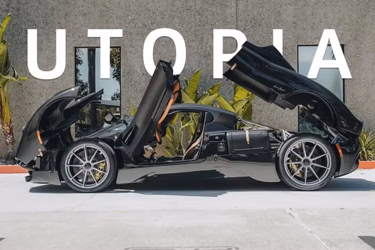 Chủ sở hữu của chiếc Hypercar này đã lựa chọn trang bị cho xe ngoại thất carbon trần được phủ bóng và đây chính là một trong những tùy chọn đắt bậc nhất của xe.