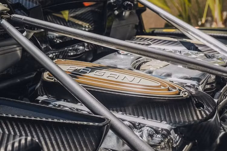 Trước đây hầu như không có những mẫu xe được đặt tên lấy từ trong văn học, nhưng mẫu xe này lấy biệt danh từ cuốn sách Utopia xuất bản năm 1516 của Thomas More mô tả thế giới lý tưởng của nhà triết học.