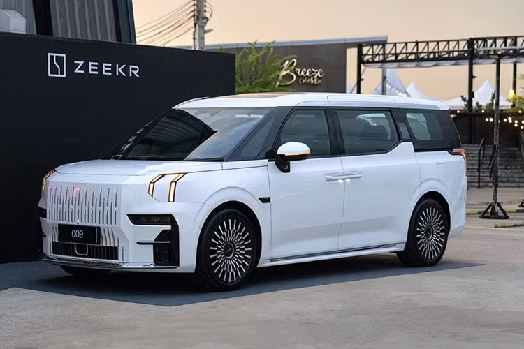 Tap doan oto Geely tuyen bo sap nhap Lynk & Co va Zeekr