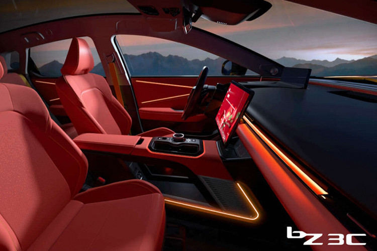 Toyota bZ3C được trang bị hệ thống truyền động điện do BYD sản xuất, bao gồm một mô tơ điện mạnh 268 mã lực và hệ dẫn động cầu trước.