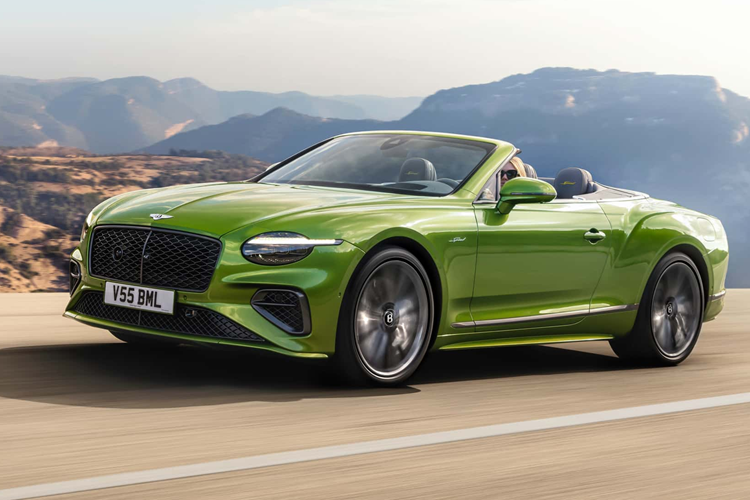 Đây là chiếc Bentley mạnh mẽ nhất và có khả năng đạt tốc độ tối đa lên tới 335 km/h. Hệ thống Hybrid của Bentley Bentley Continental tương tự như các mẫu xe Plug-in cao cấp khác của Tập đoàn Volkswagen như Porsche Panamera mới, Cayman Turbo và Lamborghini Urus SE.