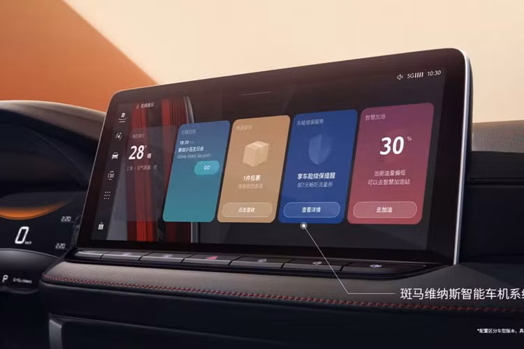 Những thay đổi đáng chú ý trên phiên bản này có thể kể đến: cửa gió điều hoà mạ chrome hình thoi; bảng đồng hồ kỹ thuật số và màn hình cảm ứng trung tâm đều có kích thước 12.3 inch với giao diện được thay đổi; bảng điều khiển trung tâm lược bỏ bớt các nút bấm vật lý;…