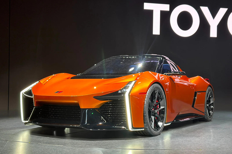  Toyota FT-Se Là một chiếc xe ý tưởng màu cam khác, nhưng chiếc xe thể thao góc cạnh và thiết kế tư thế ngồi thấp như xe đua thực thụ này khiến những người đam mê Toyota hy vọng về mẫu kế nhiệm huyền thoại MR2.
