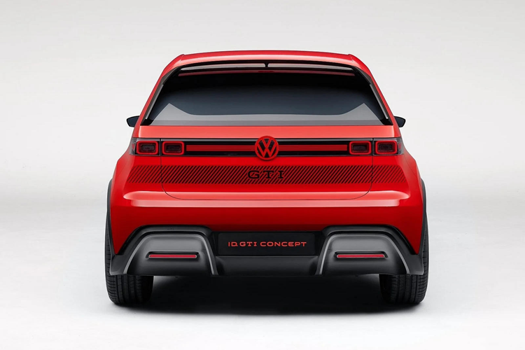 Volkswagen còn đang cân nhắc bổ sung bố cục màn hình và âm thanh động cơ để tạo cảm giác giống với GTI chạy xăng. Bản sản xuất hoàn thiện dự kiến sẽ ra mắt năm 2026. Hãng cũng mong muốn giá xe sẽ được duy trì ở mức thấp, khởi điểm khoảng 33.000 USD (khoảng 805 triệu đồng).