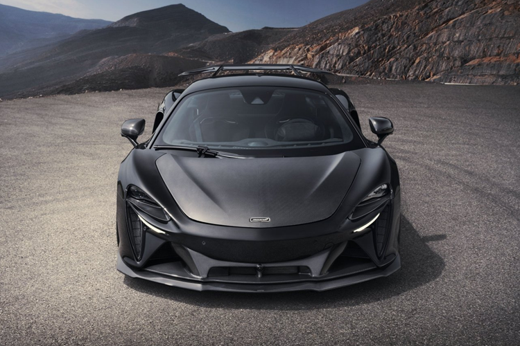 Đồng thời, gói độ của Novitec cho McLaren Artura cũng được trang bị bộ lò xo thể thao giúp hạ thấp chiều cao tổng thể của xe, từ đây mang tới một mẫu xe có diện mạo dữ dằn ấn tượng.