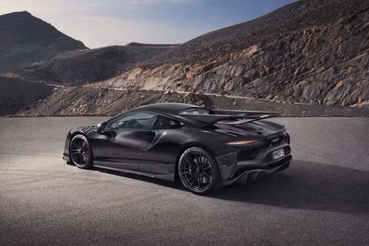 Ngoài ra, nếu hệ thống xả thể thao chưa “đủ đô” với những tay chơi xe, Novitec cũng đã phát triển hệ thống xả hiệu suất cao Novitec Race.