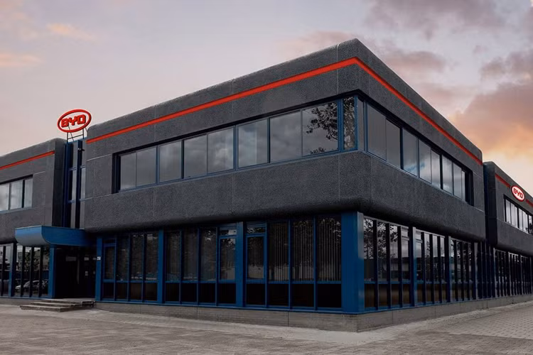 Cũng có một số thương hiệu đòi lợi nhuận cao bất chấp doanh số bán ra, tuy nhiên, với sự cạnh tranh khốc liệt, những lựa chọn như vậy sẽ gây khó khăn rất lớn cho họ trong năm 2024.