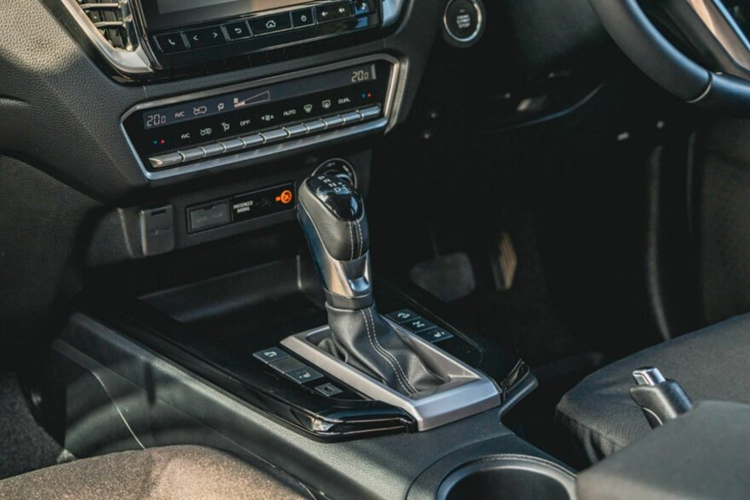 Mức giá xe Isuzu D-Max Mudmaster hiện có sẵn để đặt hàng tại Anh với giá khởi điểm là 36.495 bảng Anh (47.100 USD) cho bản số sàn và 38.495 bảng Anh (49.679 USD) cho biến thể số tự động, rẻ hơn so với phiên bản Isuzu D-Max Steel sản xuất giới hạn.