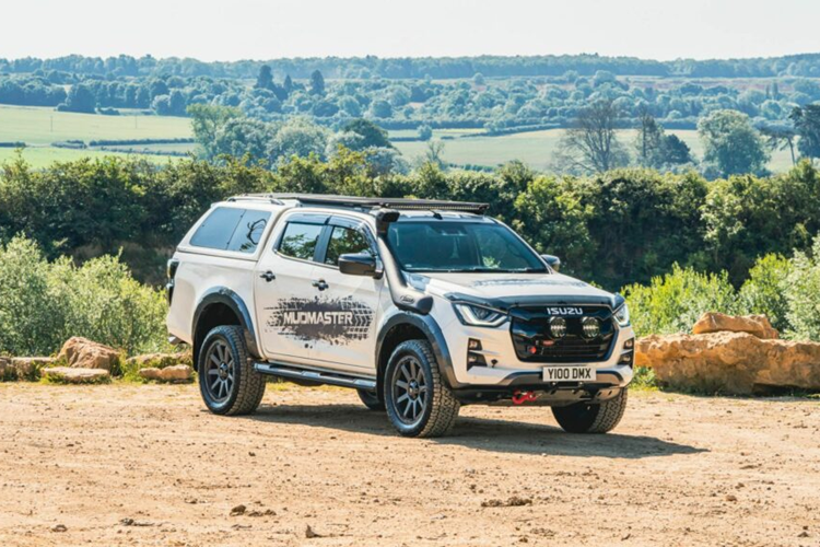 D-Max phiên bản nâng cấp đã có mặt ở các thị trường từ cuối năm 2023, Isuzu UK vẫn tiếp tục tung ra các phiên bản đặc biệt của thế hệ cũ. Hãng xe này đã giới thiệu phiên bản địa hình Isuzu D-Max Mudmaster 2024 mới với trang bị một số phụ kiện để tăng cường khả năng Off-road.