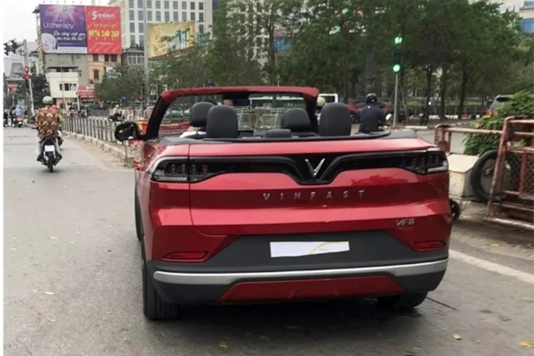 Sau khi hình ảnh xe được chia sẻ lên mạng xã hội, nhiều người đã bày tỏ sự khen ngợi, cho rằng SUV điện VinFast VF8 mui trần là một biến thể khá đẹp, biết đâu sẽ hút khách nếu được hãng cho ra mắt.