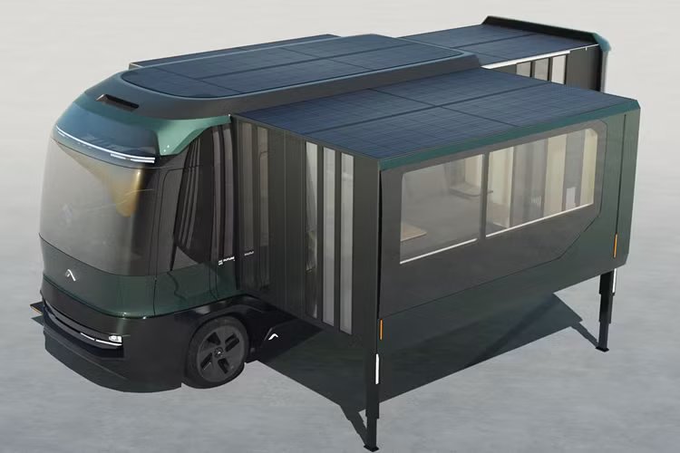 Nhờ đó, khu vực táp-lô ở đầu xe có thể trở thành bàn làm việc với bộ ghế xoay linh hoạt và vô-lăng thu gọn được. Tất cả mọi tiện ích sẽ nằm vừa đủ trong xe lúc di chuyển và khi “mở bung ra” sẽ tạo thành không gian sống thực thụ.