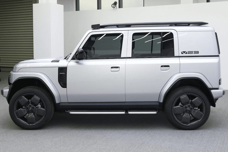 Kích thước của xe là 4.220 mm (dài), 1.915 mm (rộng) và 1.845 mm (cao) với chiều dài cơ sở 2.735 mm. Các tính năng thực tế như góc tiếp cận lên đến 43°, góc thoát lên đến 41° và khoảng sáng gầm xe tối thiểu là 210 mm (bản dẫn động AWD) nhấn mạnh khả năng off-road nhẹ của xe.