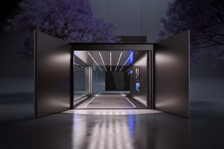 Garage còn có khu vực trưng bày đồ sưu tầm và một tấm bảng cá nhân mô tả thông tin xe. Ngoài ra, dưới sàn garage còn có một tấm đệm kê bảo vệ lốp xe trên sàn và chữ “Bugatti” phát sáng trên vách phía sau.