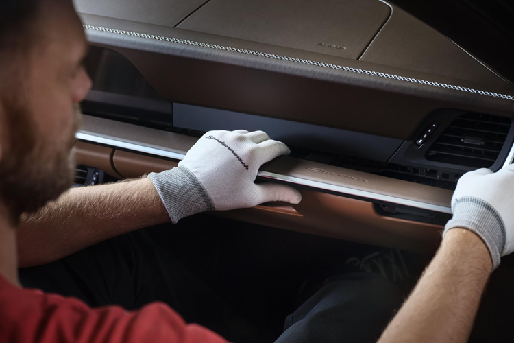 Mẫu xe Porsche 911 Cuarenta Edition đặc biệt này được phát triển dựa trên mẫu xe thể thao Carrera GTS Coupé mới, mẫu xe mới đầu tiên được công ty con ở Tây Ban Nha tiếp thị cách đây 40 năm.