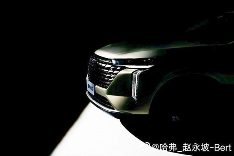 Ở mảng truyền động, Haval H6 bản nâng cấp có động cơ xăng 1.5L tăng áp 184 mã lực hoặc 2.0L tăng áp 231 mã lực, đi kèm hộp số ly hợp kép tự động 7 cấp. Các phiên bản hybrid và hybrid sạc điện cũng sẽ được hãng bổ sung trong tương lai gần.