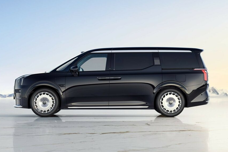 Zeekr sẽ là nhà sản xuất tiếp theo khi chuẩn bị trình làng phiên bản 009 với 4 chỗ ngồi vào ngày 19/4 tới đây. Hãng xe Trung Quốc không hé lộ nhiều thông tin về mẫu xe này ở thời điểm hiện tại, nhưng cho biết là bản nâng cấp của dòng Minivan 009 và có tên đầy đủ là 009 Grand.