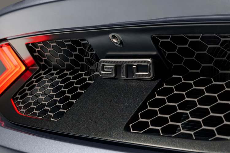 Ngoài cỗ máy mạnh mẽ, Mustang GTD còn có hệ thống treo Pushrod bán chủ động tiên tiến với công nghệ giảm chấn ống đệm thích ứng và tốc độ lò xo kép thủy lực và có thể điều chỉnh độ cao.