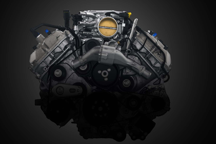 Xe cũng được trang bị bộ mâm nhôm 20 inch kết hợp bộ lốp trước 325 mm và lốp sau 345 mm. Hệ thống phanh gốm carbon Brembo và có những đường ống làm mát đối với hệ thống phanh sau.