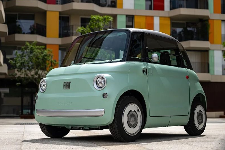 Cảnh sát cho biết những chiếc xe Fiat Topolino bị tịch thu này có gắn tem mang hình cờ Italia, điều này khiến cho khách hàng hiểu sai về nguồn gốc của sản phẩm, bởi đây là những chiếc Topolino sản xuất tại Morocco.