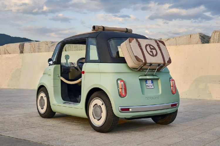 Tháng trước, thương hiệu Alfa Romeo đã buộc phải đổi tên mẫu xe mới từ "Milano" mới thành "Junior" để có thể bán xe tại Italia, bởi quốc gia này không cho phép một chiếc xe được đặt tên theo thành phố Milan nhưng lại sản xuất ở Ba Lan, họ cho rằng đây là một động thái lừa dối người tiêu dùng