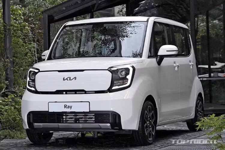 Với các ưu đãi từ chính phủ, khách hàng có thể mua được xe Kia Ray EV với giá chỉ từ 15.000 USD (~370 triệu đồng). “New Kia Ray” đã được “hồi sinh” vào năm ngoái.