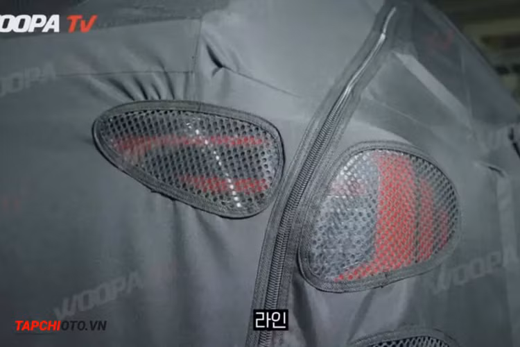 Hiện chưa có hình ảnh rò rỉ về nội thất của Sportage mới, tuy nhiên, theo giới truyền thông Hàn Quốc, mẫu CUV này sẽ áp dụng giao diện màn hình liền khổ lớn mới giống EV9/EV3. Toàn bộ các hệ thống định vị, giải trí và tùy biến trên xe đều tích hợp tại đây.