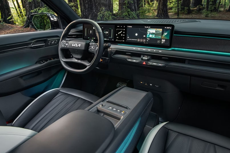 Các công nghệ an toàn, tiện nghi và kết nối hiện đại cũng sẽ được bổ sung cho phiên bản mới của mẫu crossover này. Trang bị vận hành của Kia Sportage 2025 nhiều khả năng sẽ không có sự thay đổi.