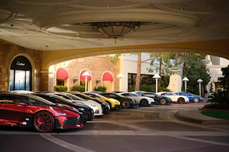 Đây là dịp để Bugatti kỷ niệm 100 năm ra mắt mẫu xe đua Type 35 huyền thoại của mình tại Grand Prix, ở Las Vegas, mang đến trải nghiệm có một không hai cho những chủ sở hữu tham dự.