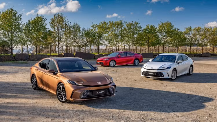 Nguoi mua chuyen huong sang xe hybrid, doanh so oto dien giam manh